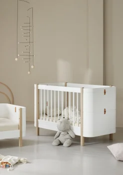 Geschwisterset für 'Wood Mini+' Babybett inkl. Junior-Erweiterung zu zwei Betten Weiß / Eiche