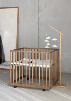 Holzständer für Betthimmel und Mobile