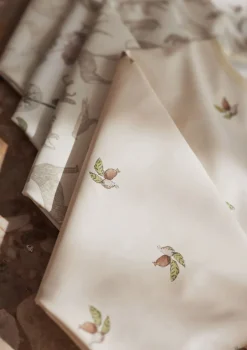 Lätzchen mit Ärmeln 'Rosehip'