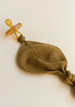Merino Strick-Schnullertuch 'Titi Comforter' mustard