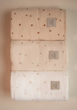 Musselin Mulltuch 'Heart' Cream sand 135 x 100 cm