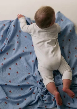 Musselin Mulltuch 'Swaddle Print Large' Light Blue Hearts 120 x 120 cm