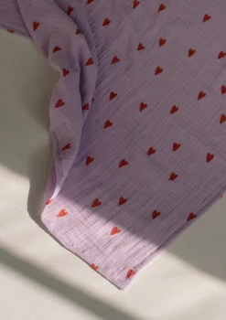 Musselin Mulltuch 'Swaddle Print Large' Purple Hearts 120 x 120 cm