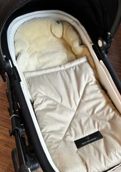 Premium Lammfell-Fußsack für Babywanne & Kinderautositz Limited Edition dune-beige