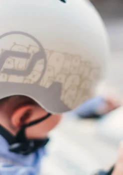 Reflektierender Helm ash grau